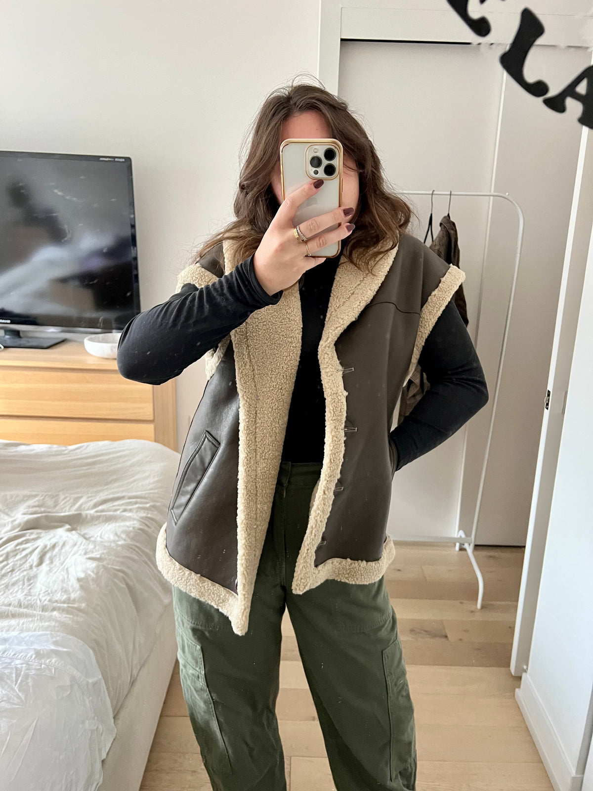 https://www.shopcurato.shop/wp-content/uploads/1700/91/our-clearance-is-a-great-option-to-save-money-while-also-get-filippa-vest-heartloom-sale-online_3.heic